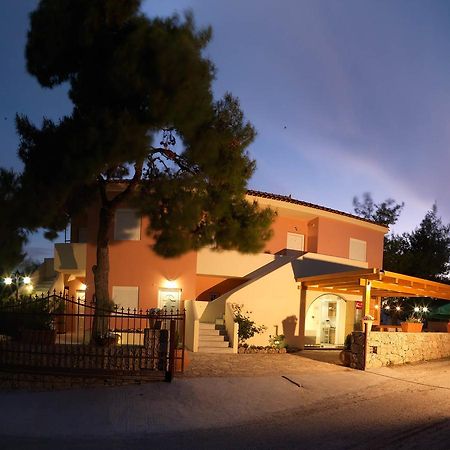 Epavlis Apartments Porto Heli Exterior photo