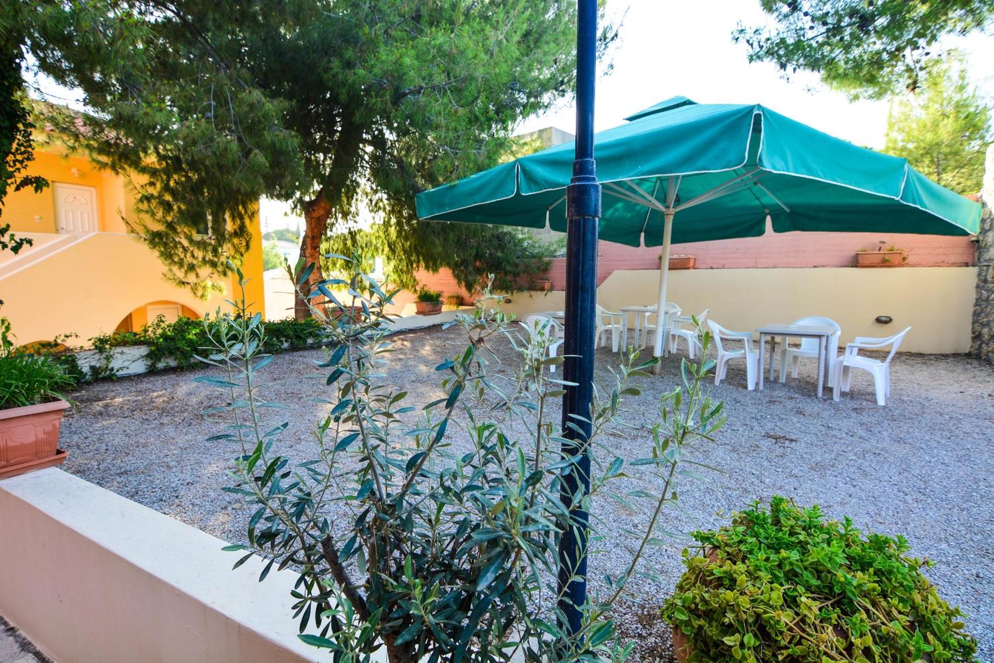 Epavlis Apartments Porto Heli Exterior photo