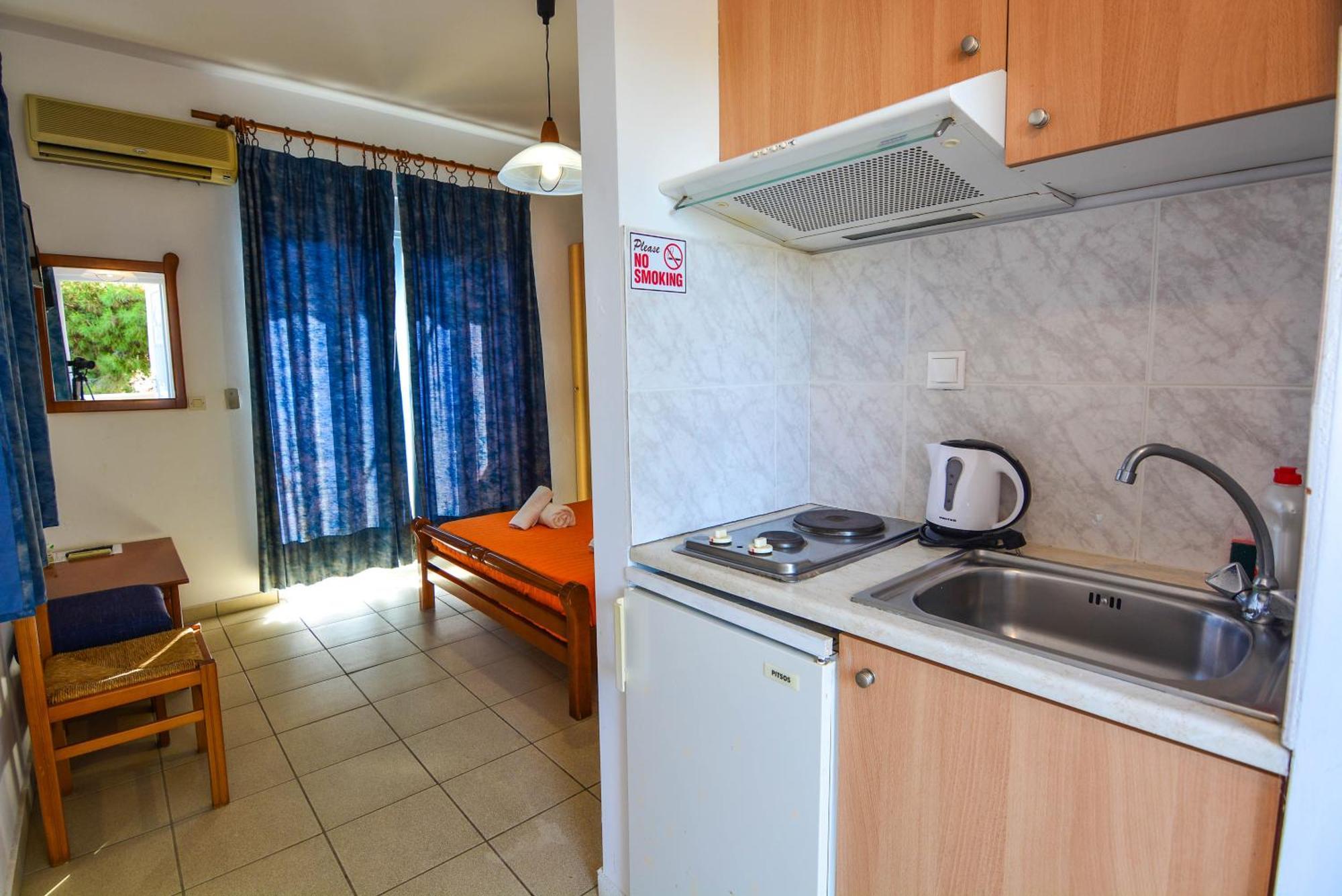 Epavlis Apartments Porto Heli Exterior photo