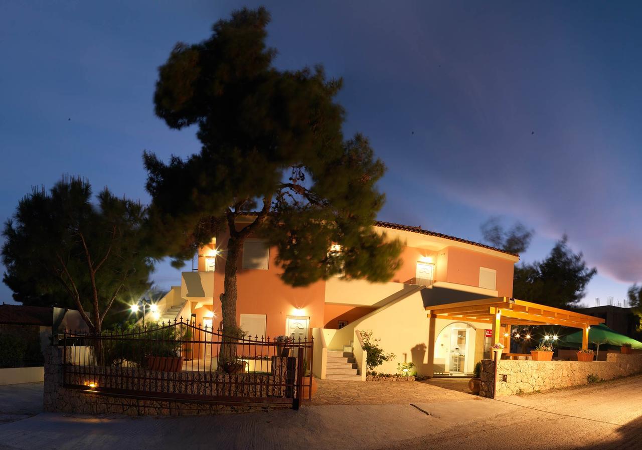 Epavlis Apartments Porto Heli Exterior photo