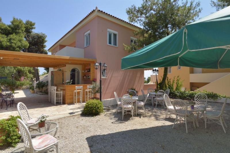 Epavlis Apartments Porto Heli Exterior photo
